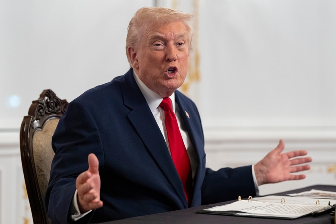 Donaldas Trumpas tvirtina, kad oro erdvė virš Venesuelos turėtų būti uždaryta