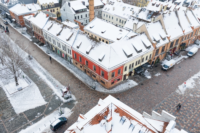 Sniegu pasipuošęs senamiestis