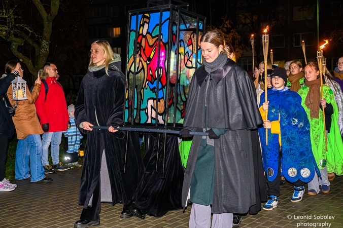 Veiksmas: šventės metu vyko žaidimai ir kitos linksmybės.