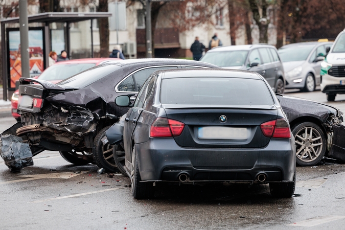 Trijų automobilių avarija Savanorių prospekte