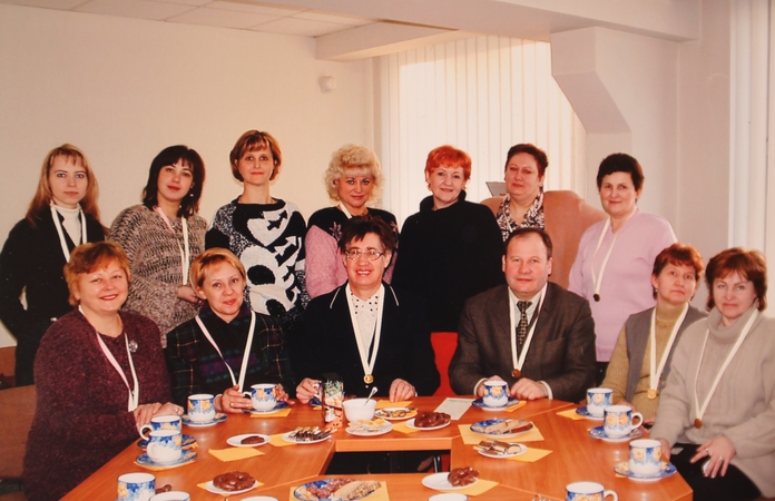 Istorija: J. Jankauskienė (stovi trečia iš kairės) į Kultūros, švietimo ir sporto skyrių atėjo 2001 m., o tuo metu (2000–2006) jam vadovavo dabartinis Kauno rajono meras V. Makūnas.