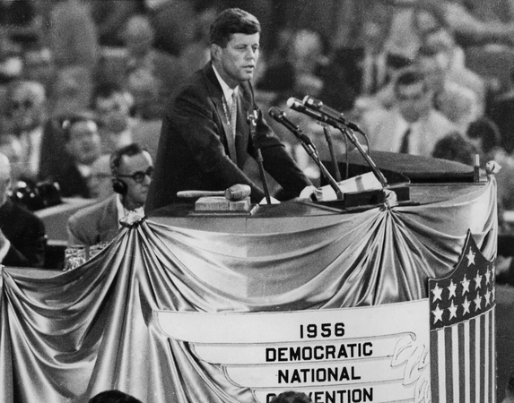 1963 — Dalase nužudytas JAV prezidentas John F. Kennedy.