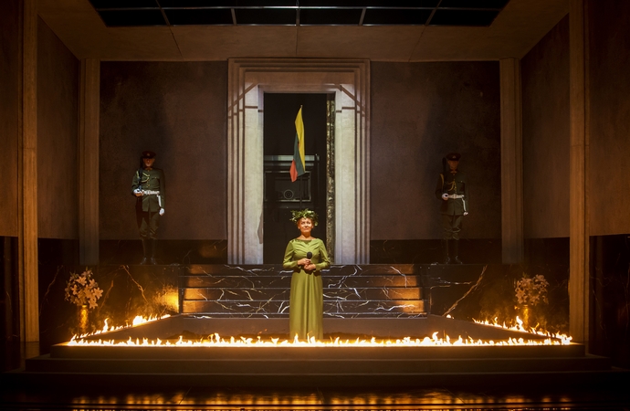 Į Nacionalinio Kauno dramos teatro premjerą „Lietuviškos Vėlinės“ rinkosi tarptautinė publika