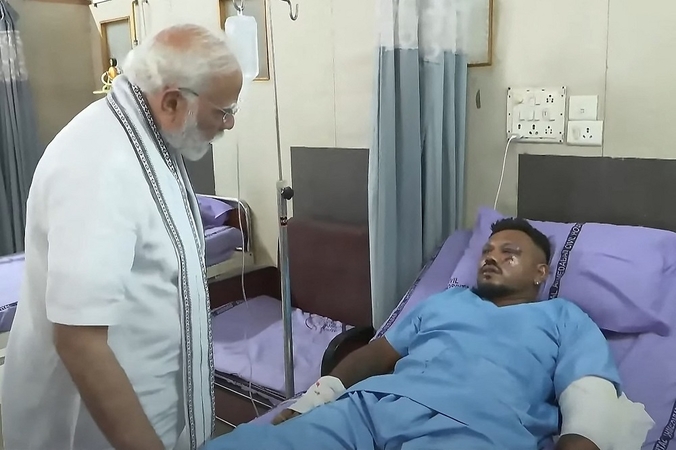 Vishwashas Kumaras Rameshas (dešinėje)