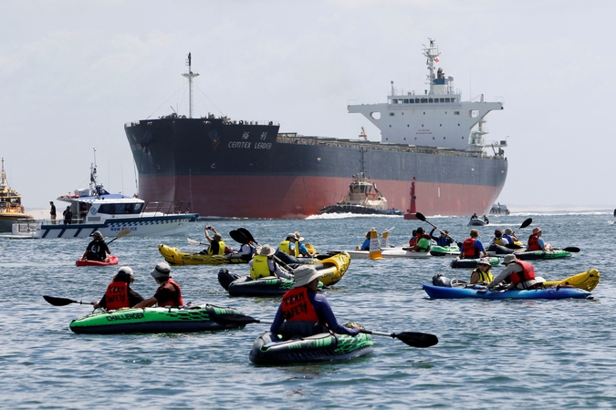 Australijoje dėl protesto anglių eksporto uoste sulaikyta dešimtys žmonių