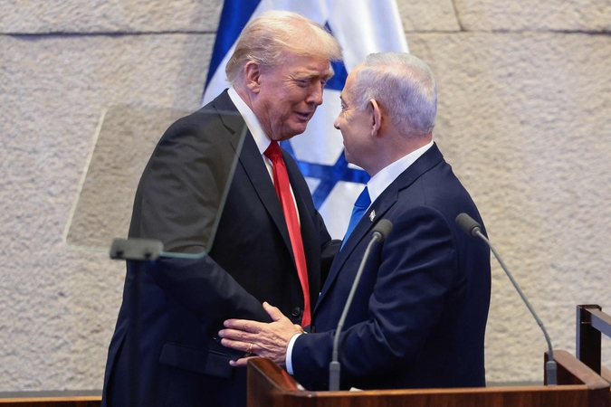 Trumpas oficialiai paprašė Izraelio prezidento suteikti malonę Netanyahu