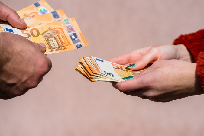 Paskelbė, kiek  šių metų ketvirtį siekė vidutinis darbo užmokestis „į rankas“ 