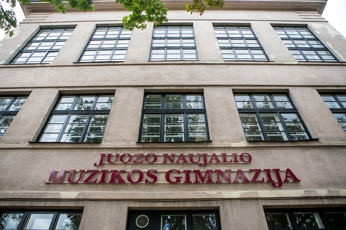 Lopšys: J. Naujalio muzikos gimnazijoje savo profesionalų karjeras pradėjo ne vienas garsus atlikėjas, muzikos pedagogas.