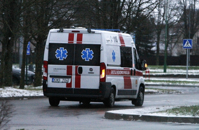 Pagalba: medikai ilgai gaivino vyrą, bet šį kartą jiems nepavyko sugrąžinti jo gyvybės.