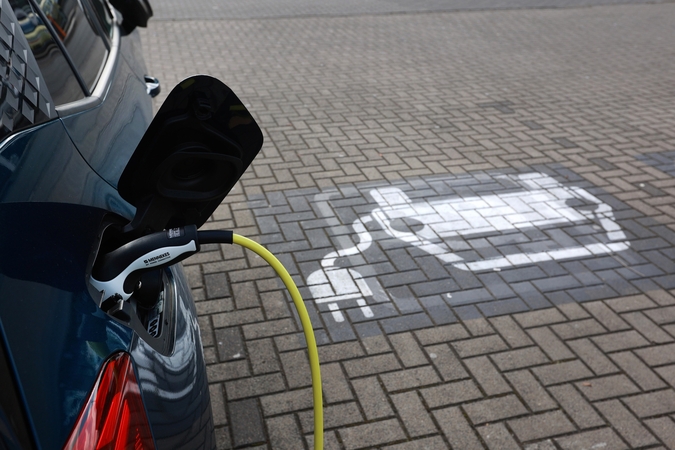 Tendencija: Europos automobilių rinka pasiekė lūžio tašką – vartotojai labiau linkę rinktis elektrifikuotus modelius.