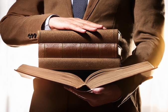 Literatūra: leidiniai išimami iš fondų tik dėl fizinės būklės, pasenusios informacijos, visiškos nepaklausos.