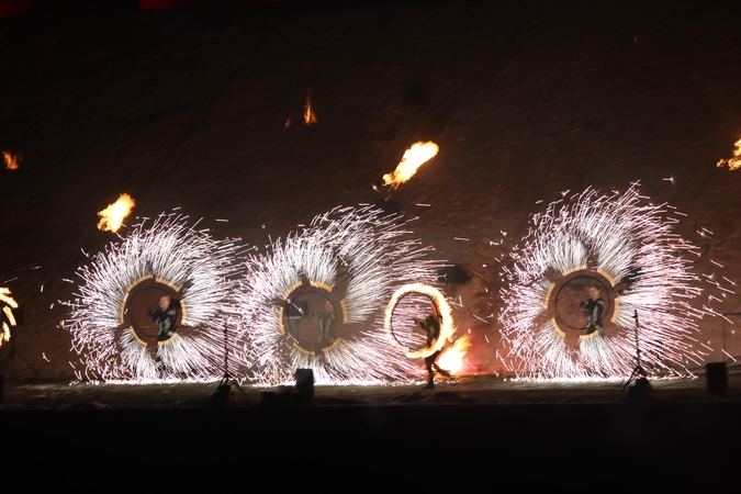 Pasirodymas: praėjusiais metais vykusiame Šviesų festivalio atidaryme netrūko ir ugnies šou elementų.