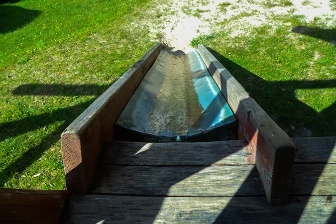 Paradoksai: šalia daugiabučių vis dar yra nemažai nudrengtų vaikų žaidimų aikštelių, tad gyventojai nori jų atnaujinimo. Vis dėlto ir naujosios ne visiems kelia teigiamų emocijų.