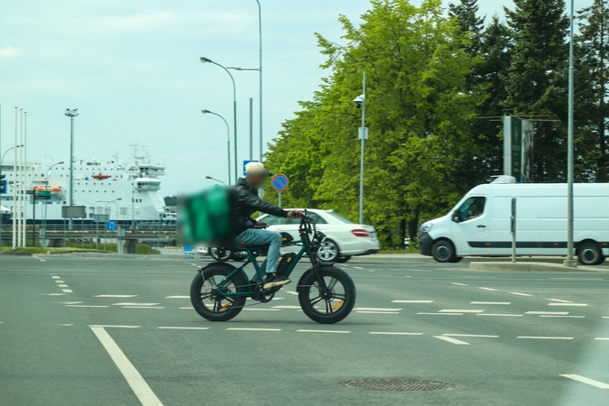 Taikinys: Klaipėdoje vis dažniau nukenčia maistą išvežiojantys užsieniečiai.