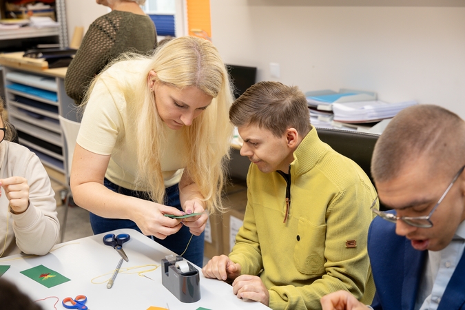 Paskirtis: socialinės terapijos namų „Akvila“ socialinių dirbtuvių „Pilnos širdys“ paskirtis – didinti žmonių su intelekto negalia įdarbinimo atviroje darbo rinkoje galimybes.