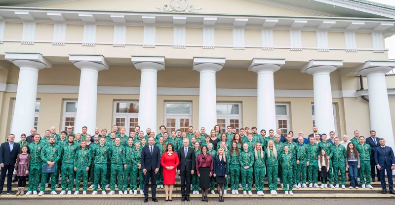  Palydėtuvės: būsimų žaidynių dalyviams sėkmės linkėjo šalies vadovas, Vyriausybės atstovai, olimpiečiai, artimieji, rėmėjai.