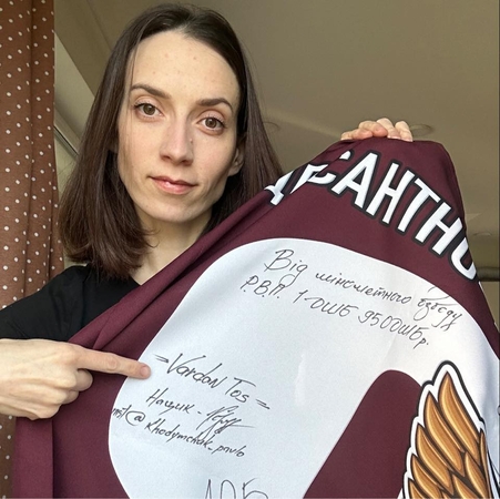 Analogas: paklausta ukrainiečių karių, ar lietuviai turi panašų posakį „Slava Ukraini“, kuris reiškia pasipriešinimą, patriotizmą ir solidarumą, R. Stepienė atsakė, kad tiktų šūkis „Vardan tos Lietuvos“.