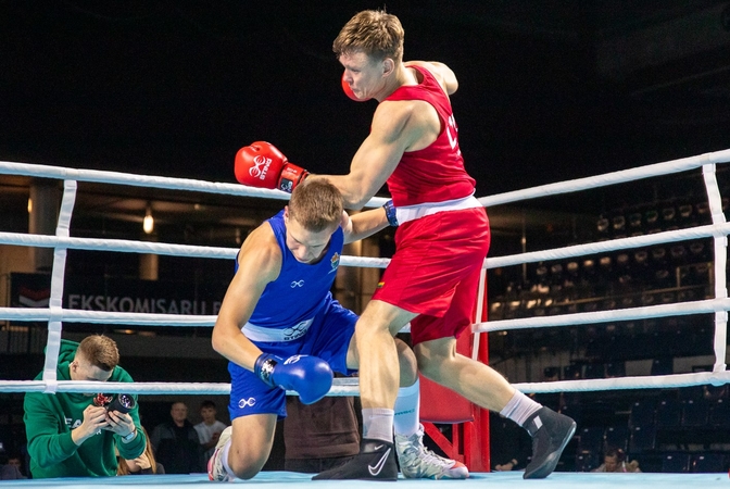 Tradicija: Kėdainių ringas sėkmingas kauniečiui J. Jazevičiui (raudonos spalvos apranga) – šiame mieste jis šalies čempionu tapo ir 2023-iaisiais.