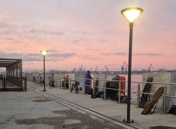 Žvejyba: stipriau pašalus, mariose žvejai mėgina gaudyti pirmąsias stintas.