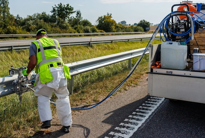 Darbai: atitvarus ties Gynios tiltu ir Babtų viaduku dažė prancūzų įmonės darbuotojai.