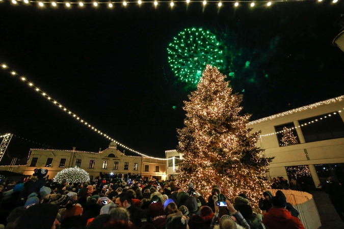 Akcentas: šiųmetį eglutės įžiebimo renginį nuspalvins šventinis fejerverkas.