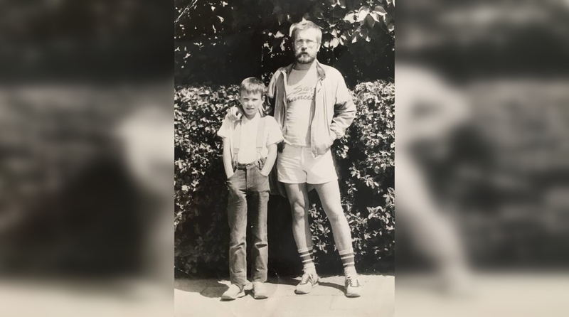 Tęstinumas: V. Kernagis prieš kelis dešimtmečius fotografuodamasis su sūnumi nė neįtarė, kad V. Kernagiui jaunesniajam teks rūpintis atkurti ir išsaugoti tėčio kūrybinį palikimą.