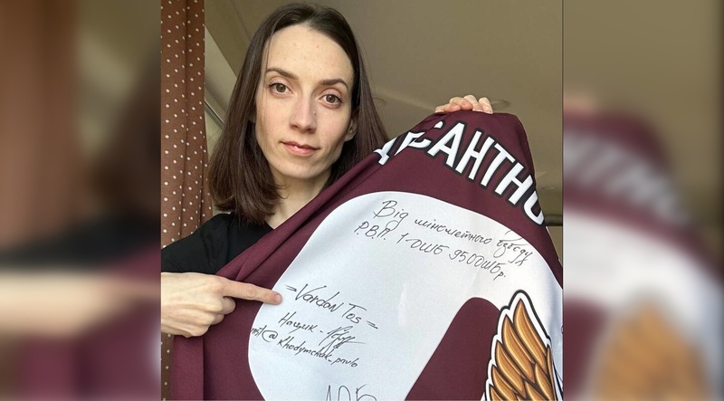 Analogas: paklausta ukrainiečių karių, ar lietuviai turi panašų posakį „Slava Ukraini“, kuris reiškia pasipriešinimą, patriotizmą ir solidarumą, R. Stepienė atsakė, kad tiktų šūkis „Vardan tos Lietuvos“.