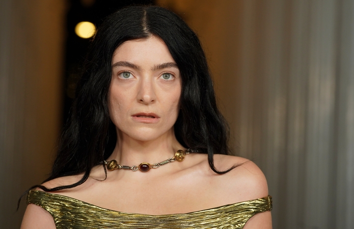 1996 — gimė Naujosios Zelandijos dainininkė Lorde (Lord).