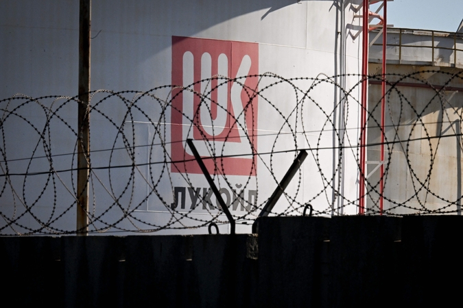 Rusijos pajamos iš naftos ir dujų lapkritį sunyks trečdaliu