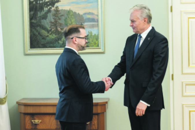 Neatitikimas: G. Nausėda tikino, kad neturime laiko paskirti ministru žmogų, kuris mokysis dirbti ir bandys susipažinti su Krašto apsaugos ministerija. Tačiau socialdemokratai pasiūlė R. Kauną, kuris gilinasi į gynybos klausimus tik nuo šio rugsėjo 26 d.