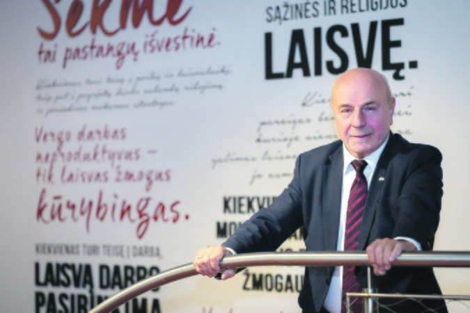 Požiūris: ant SDG vertybių sienos išrašytos E. Jaso gyvenimo filosofiją atspindinčios frazės ir citatos iš Visuotinės žmogaus teisių deklaracijos.