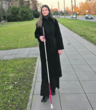 Požiūris: „Mes žiūrime, nors ir ne akimis“, – sako A. Grybauskaitė, dirbanti, viena auginanti du vaikus ir beveik nematanti (esant labai geram apšvietimui matanti tik neryškius siluetus) moteris.