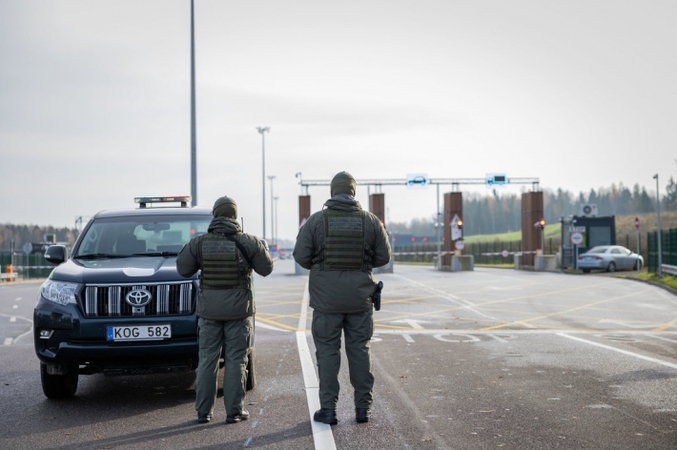 Muitinės kriminalinė tarnyba: griežta sienos apsauga lemia nelegalių cigarečių fabrikų kūrimą 