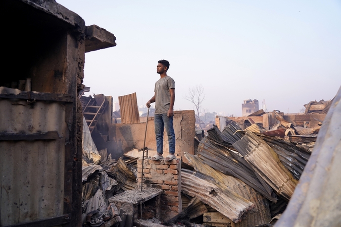 Bangladeše po gaisro lūšnyne be namų liko tūkstančiai žmonių