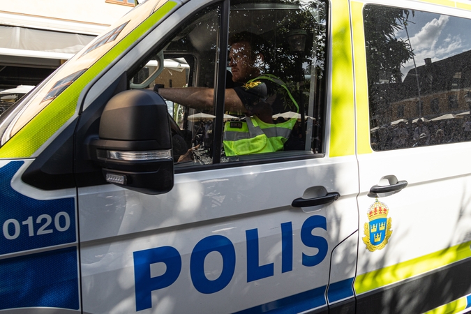 Stokholme autobusas rėžėsi į stotelę – yra aukų