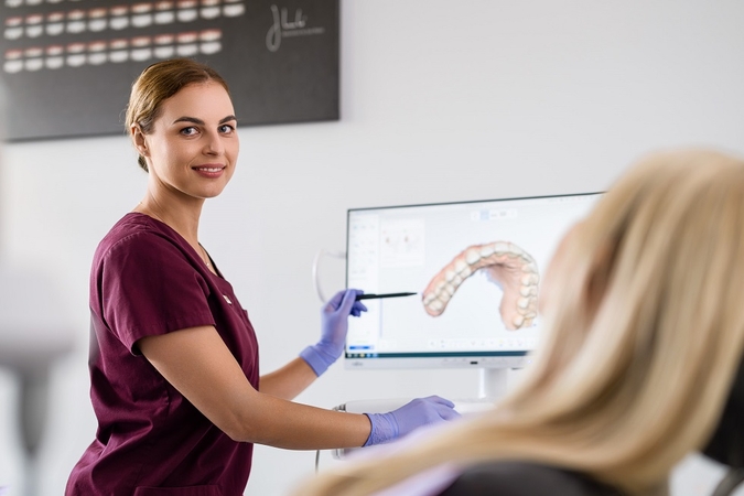 Patikra: sveikos burnos planas – tai profilaktinis tyrimas, kuris padeda įvertinti burnos sveikatą, įžvelgti pirminėje stadijoje esančias problemas ir laiku joms užkirsti kelią.