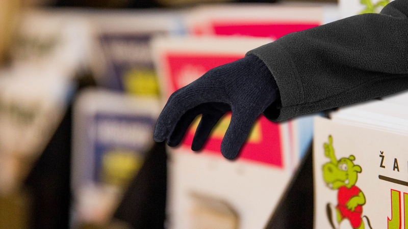 Įžūli vagystė: loterijos bilietus grobė pardavėjos akivaizdoje