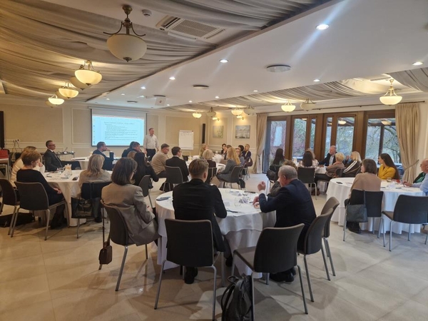 Įvairios: Centro veikloje dalyvauja savivaldybės ir privačios gydymo įstaigos.