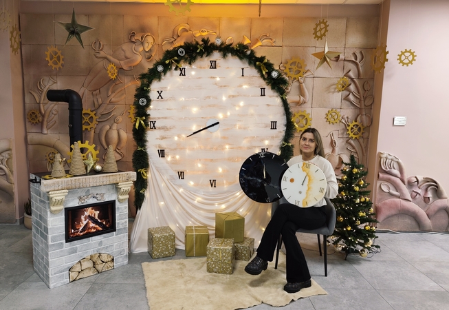 Simbolis: „Kiekvienas mūsų sukurtas laikrodis – tarsi priminimas, kad laikas yra vertingas, bet tik tuomet, kai mes jį iš tiesų įvertiname“, – sako N. Adomėnienė. 