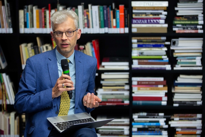 Pozicija: J. Žilinskas pastebi, jog kiekvienas turime pasakyti, kad skaitymas reikalingas kaip judėjimas, tinkamas maistas ir visa kita.