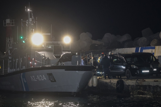 Netoli Kretos krantų rasta valtis su 17 mirusių migrantų