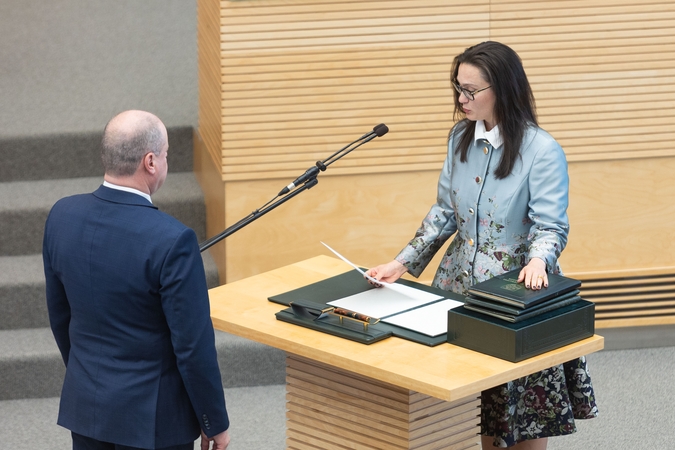 Įtarimų korupcijos byloje sulaukusi Agnė Silickienė atleista iš Vyriausiosios rinkimų komisijos