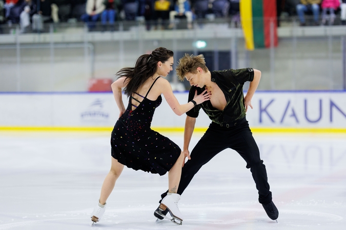 Saulius Ambrulevičius ir Allison Reed pasirodymas Kauno ledo rūmuose