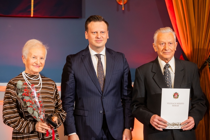 Pasveikintos poros, švenčiančios jubiliejines santuokų sukaktis