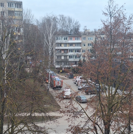 Dainavoje – specialiųjų tarnybų sujudimas: bute kilo gaisras