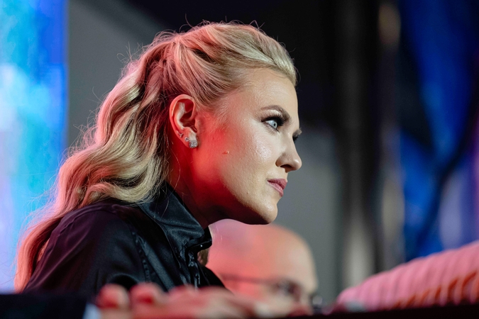 Įtakingo JAV aktyvisto našlė Kirk parėmė Vance'o kandidatūrą į prezidentus