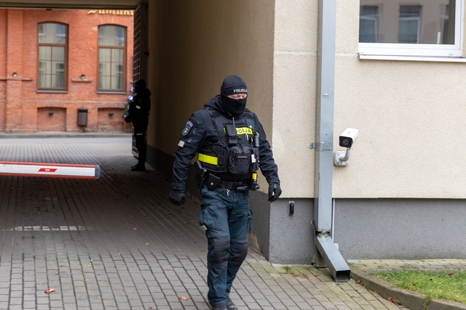 Benas Mikutavičius atvežtas į teismą