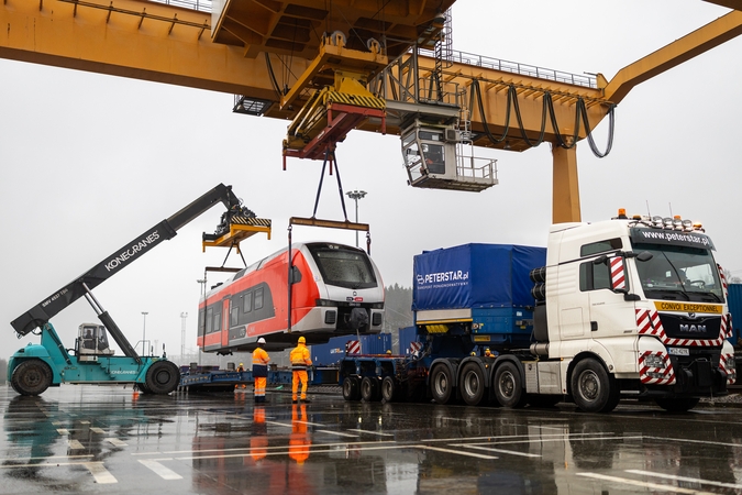 Į Lietuvą atvyko pirmasis baterinis keleivinis traukinys