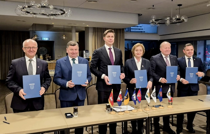 Bendradarbiavimas: Kauno regiono savivaldybių merai pasirašė jungtinės veiklos sutartį.