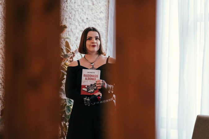 Liudijimas: „Manęs ir mano patirčių knygoje neišvengiamai daug“, – prisipažįsta L. Simutytė, tapusi pirmaisiais nepriklausomybės metais gimusios kartos balsu. 